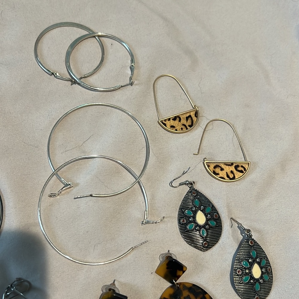Earring bundle - Picture 3 of 5